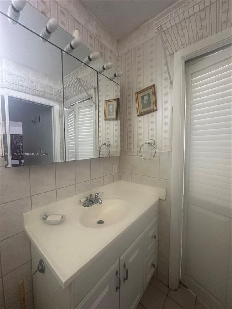 16790 NE 14th Ave, Unit 202, Miami, FL 33162 Photo