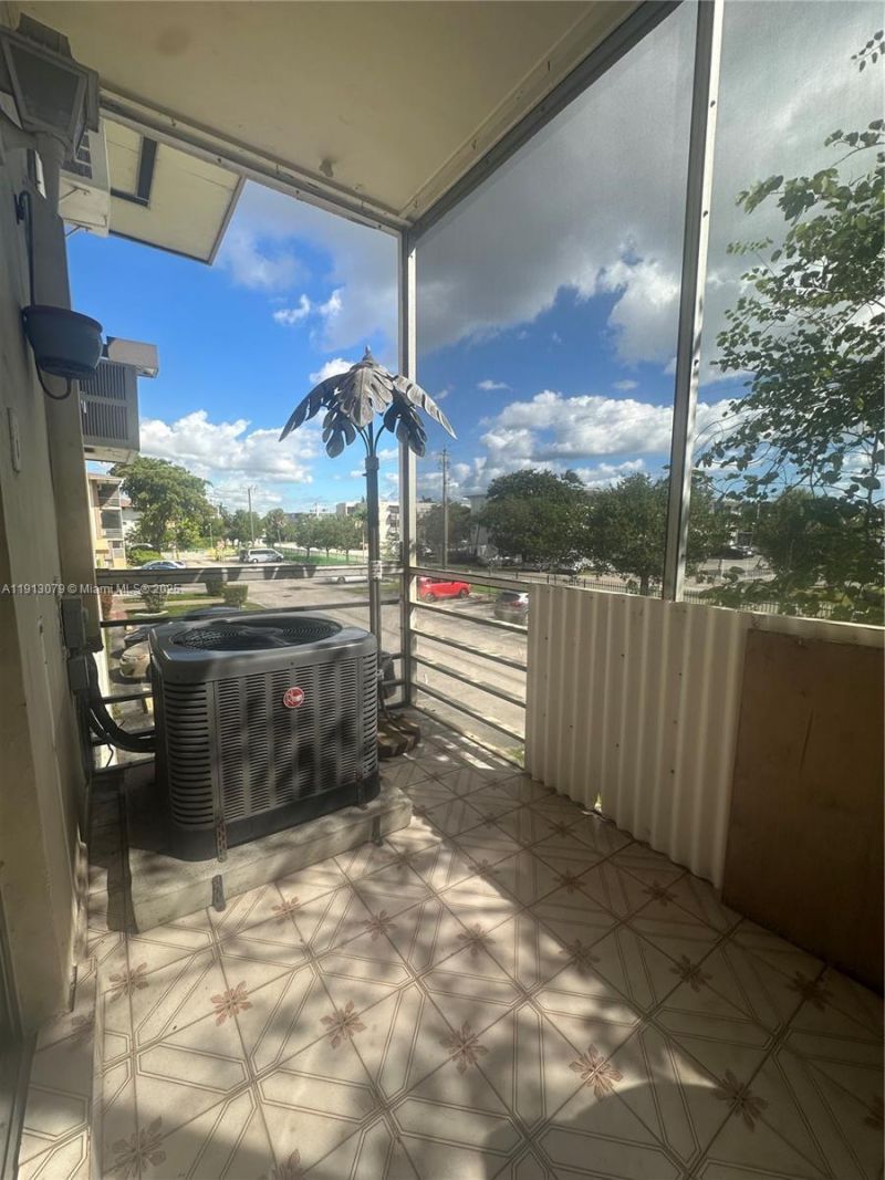 16790 NE 14th Ave, Unit 202, Miami, FL 33162 Photo