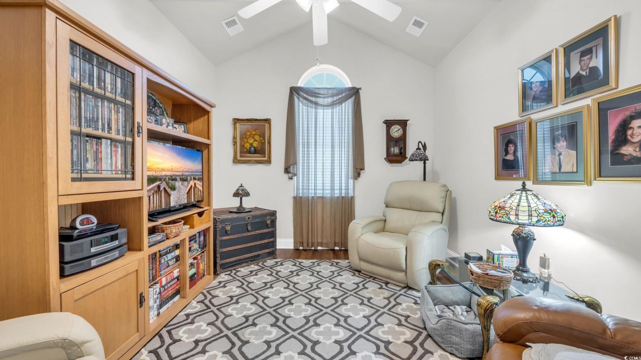 730 Pickering Dr. Photo 4