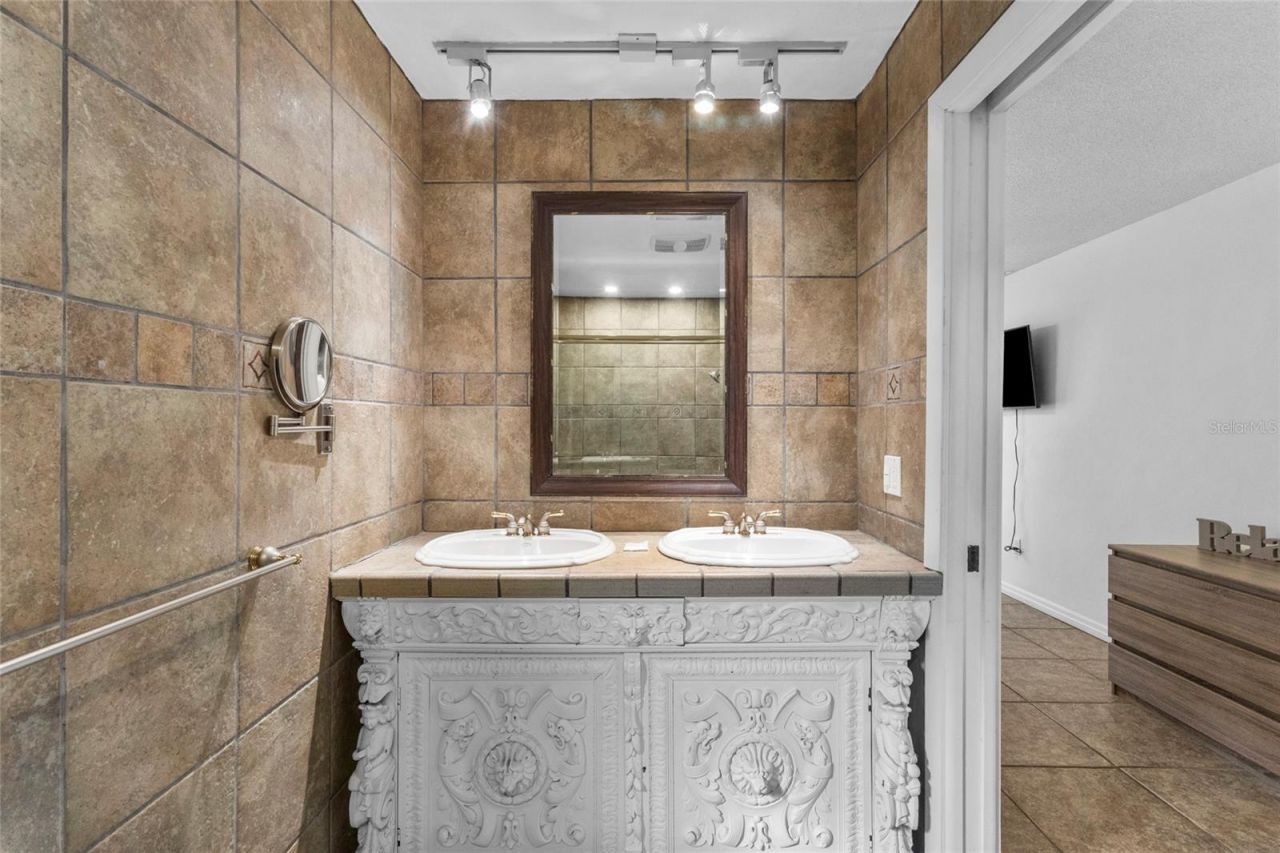 433 Whitfield Avenue, Sarasota, FL 34243 Photo