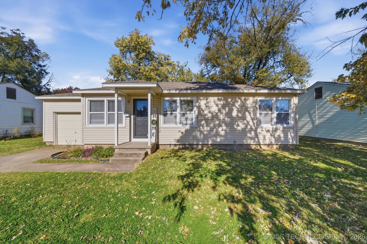 105 W 5th Street, Owasso, OK 74055 Main Photo