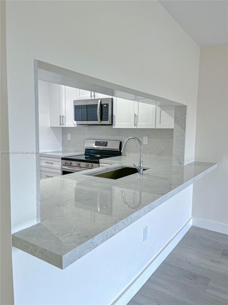 10315 NW 9th St Cir, Unit 502-14, Miami, FL 33172 Photo