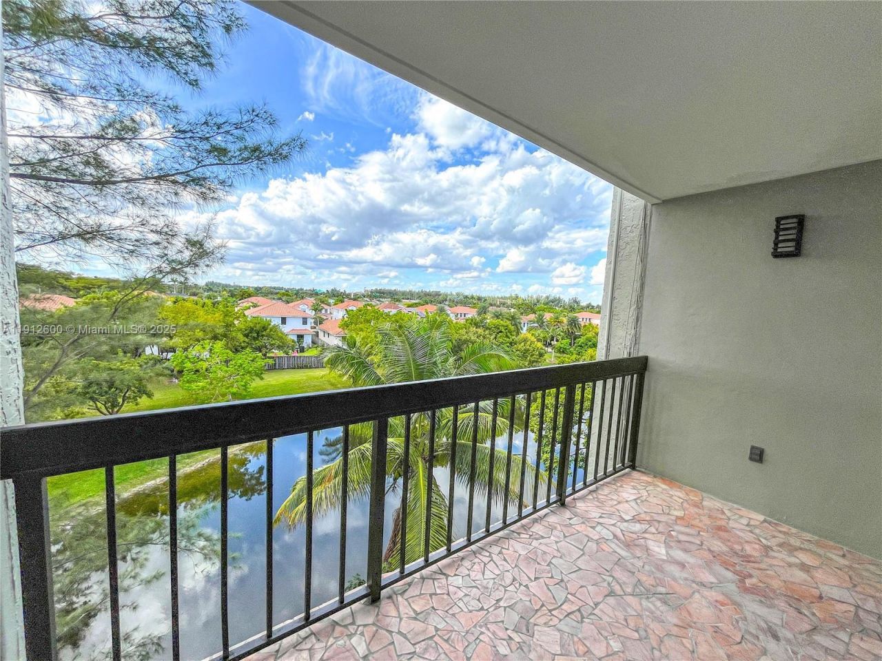 10315 NW 9th St Cir, Unit 502-14, Miami, FL 33172 Photo