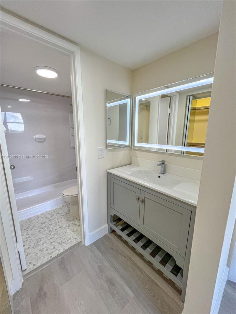 10315 NW 9th St Cir, Unit 502-14, Miami, FL 33172 Photo