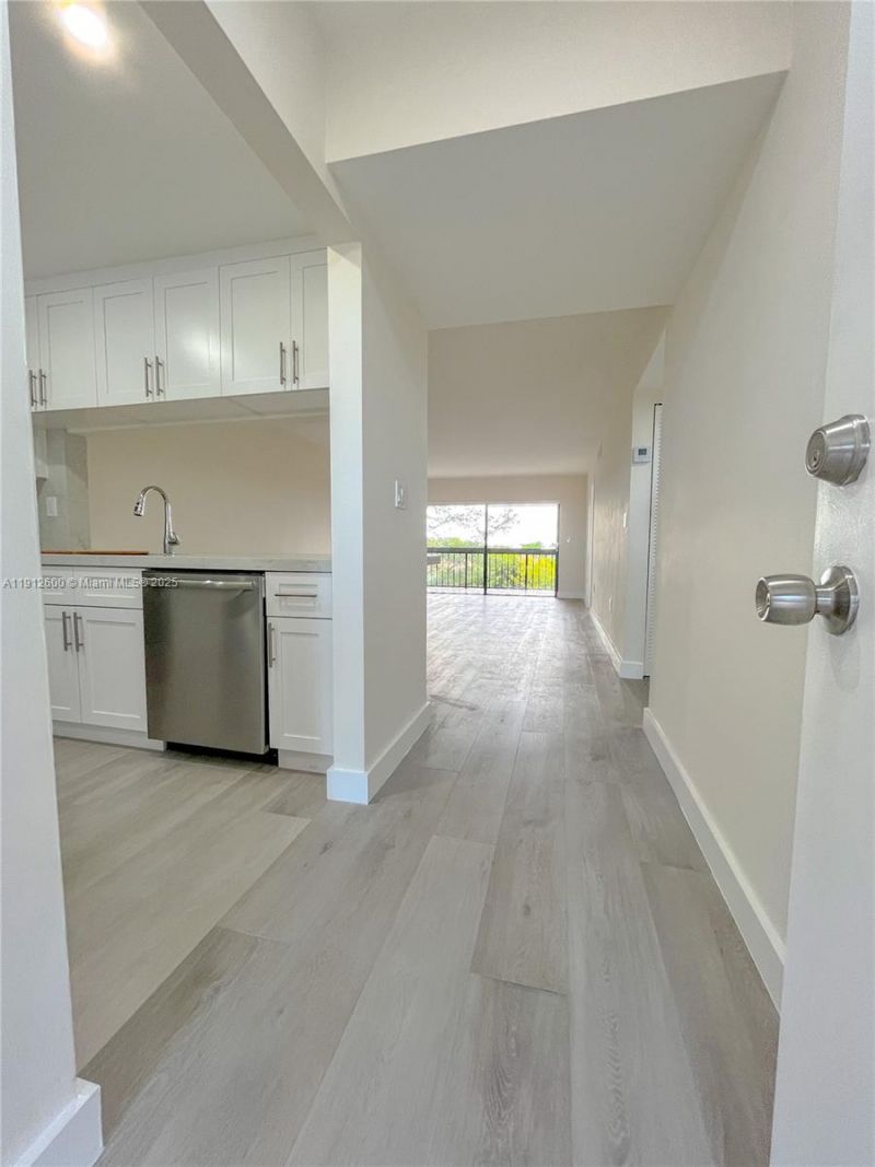 10315 NW 9th St Cir, Unit 502-14, Miami, FL 33172 Photo