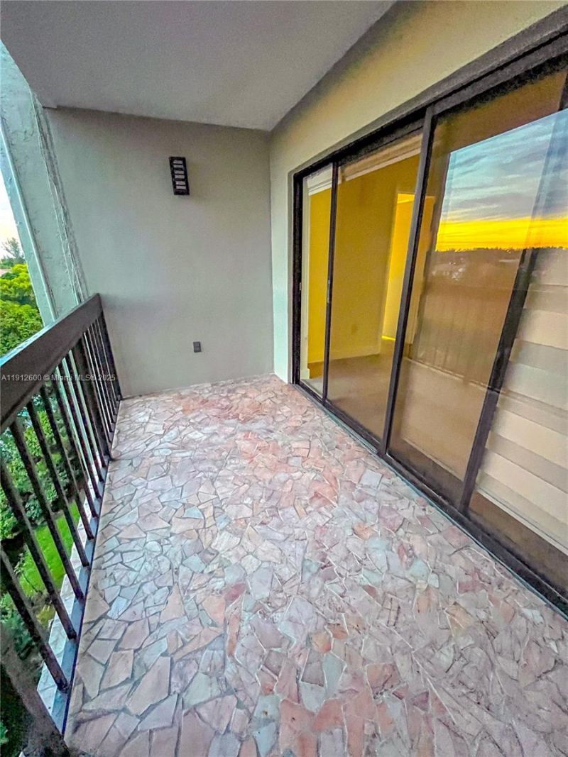 10315 NW 9th St Cir, Unit 502-14, Miami, FL 33172 Photo