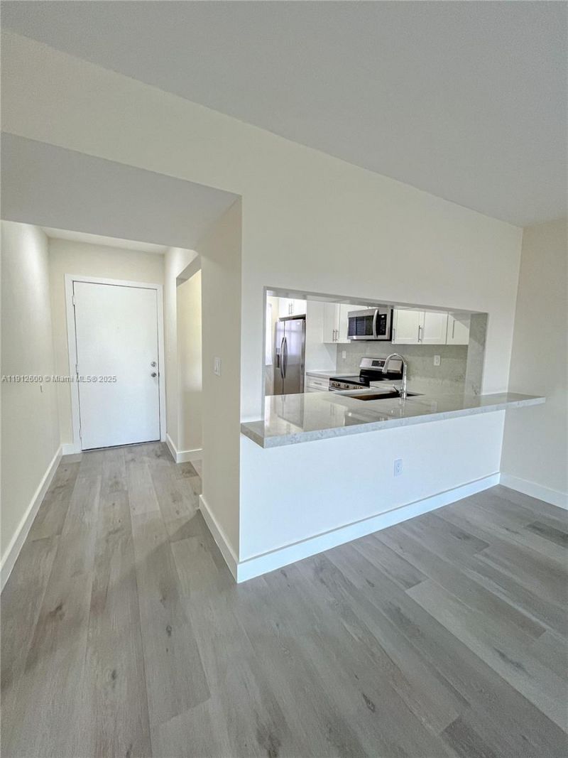 10315 NW 9th St Cir, Unit 502-14, Miami, FL 33172 Photo