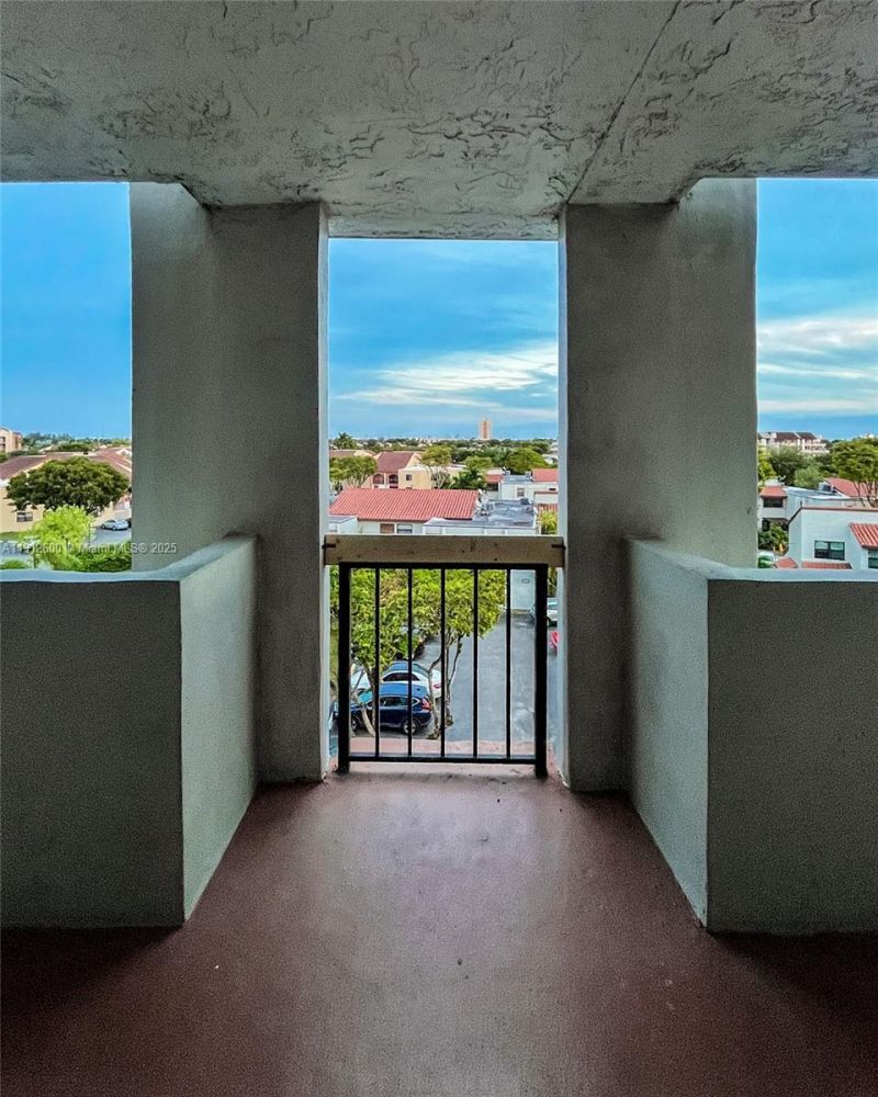 10315 NW 9th St Cir, Unit 502-14, Miami, FL 33172 Photo
