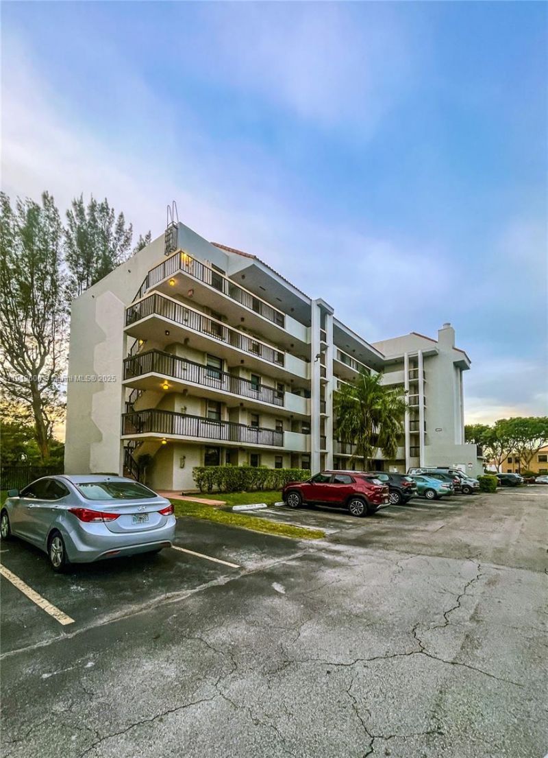 10315 NW 9th St Cir, Unit 502-14, Miami, FL 33172 Photo