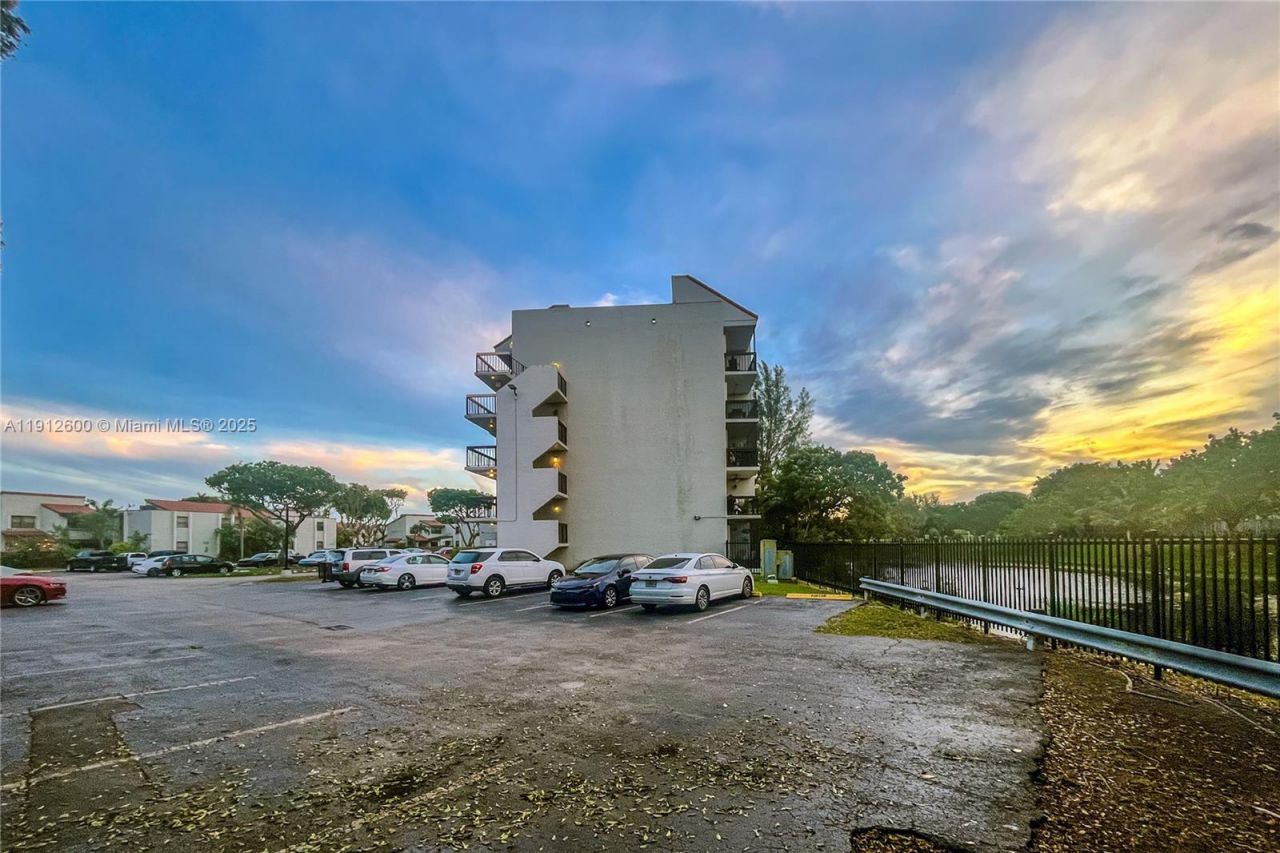 10315 NW 9th St Cir, Unit 502-14, Miami, FL 33172 Photo