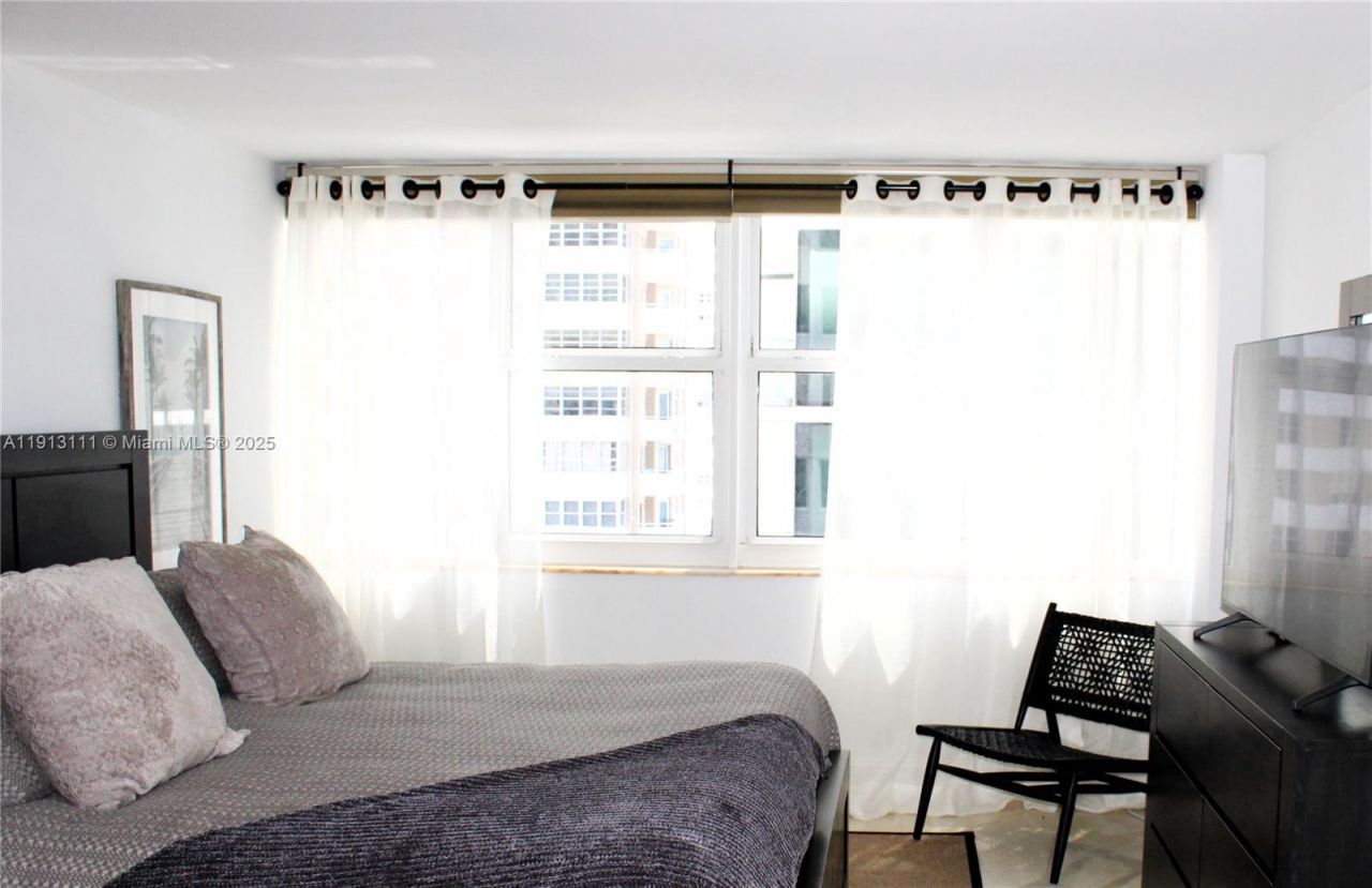 2030 S Ocean Dr, Unit 821, Hallandale Beach, FL 33009 Photo