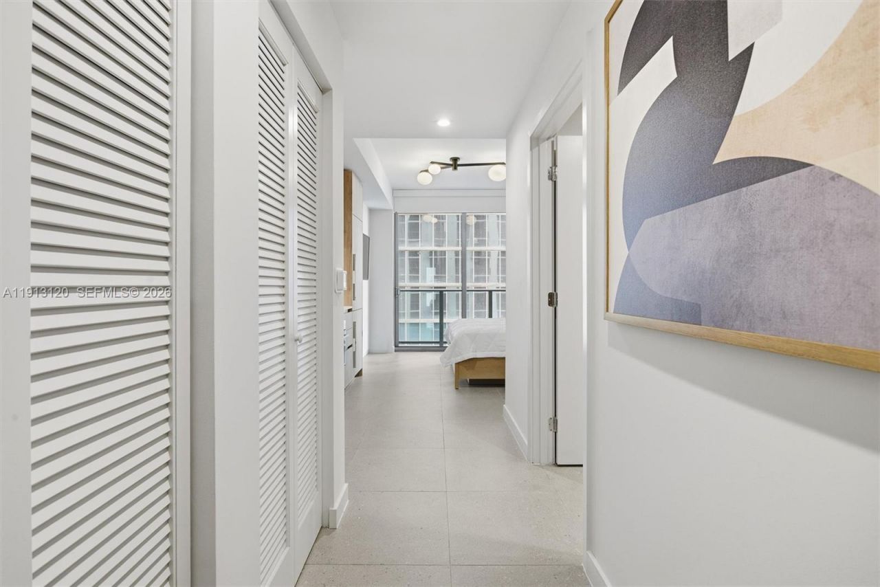 11 NE 6th St, Unit 1906, Miami, FL 33132 Photo