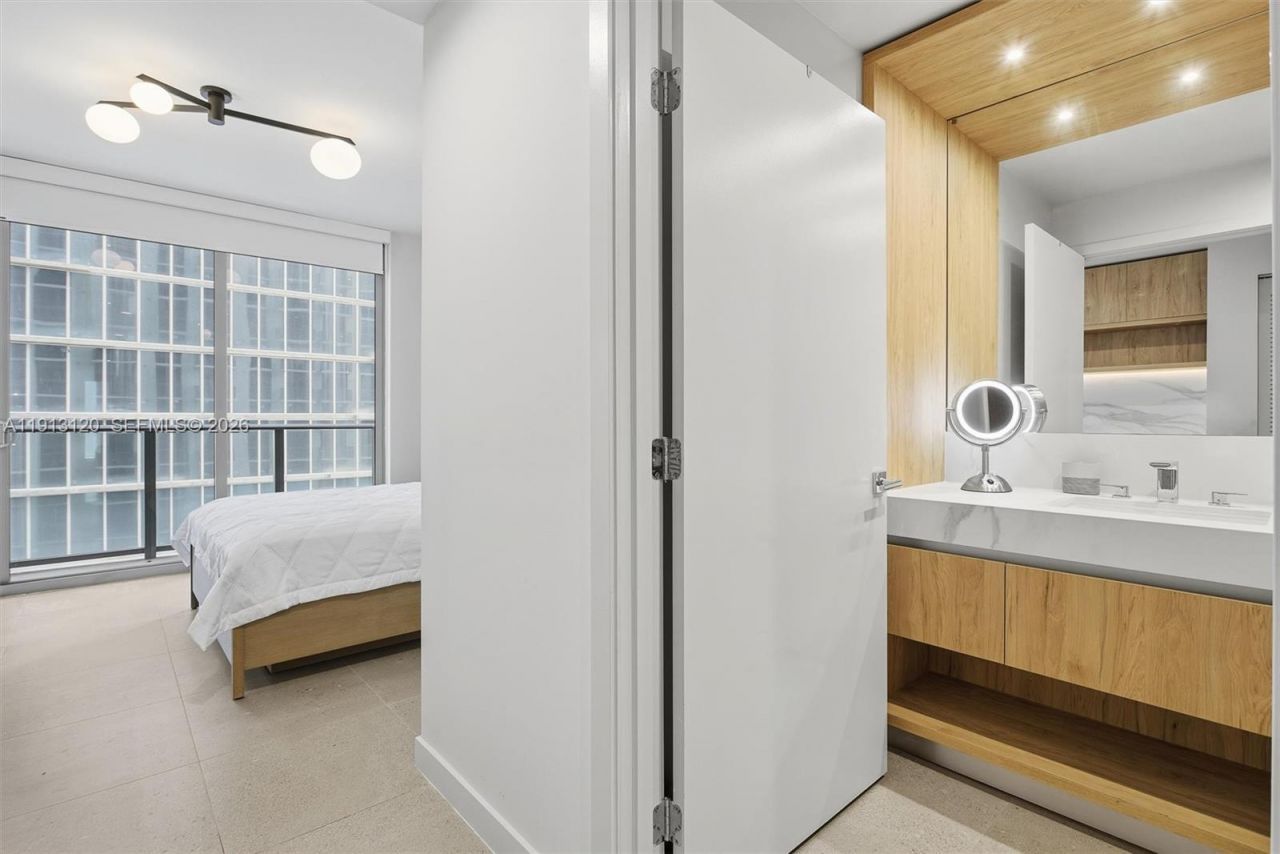 11 NE 6th St, Unit 1906, Miami, FL 33132 Photo