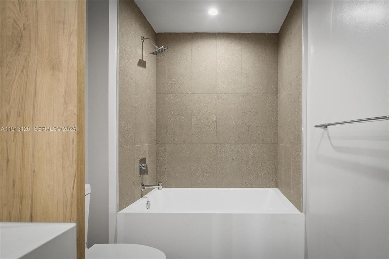 11 NE 6th St, Unit 1906, Miami, FL 33132 Photo