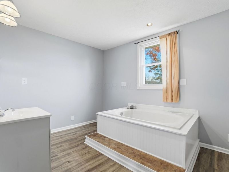 220 N Wagner Avenue, Baltimore, OH 43105 Photo 47