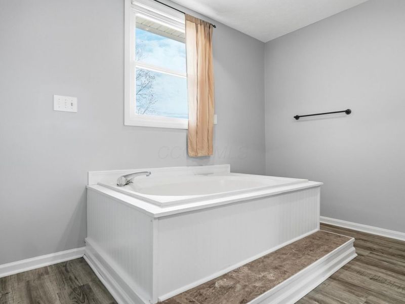 220 N Wagner Avenue, Baltimore, OH 43105 Photo 49