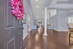 137 Maiden Ln. photo 4