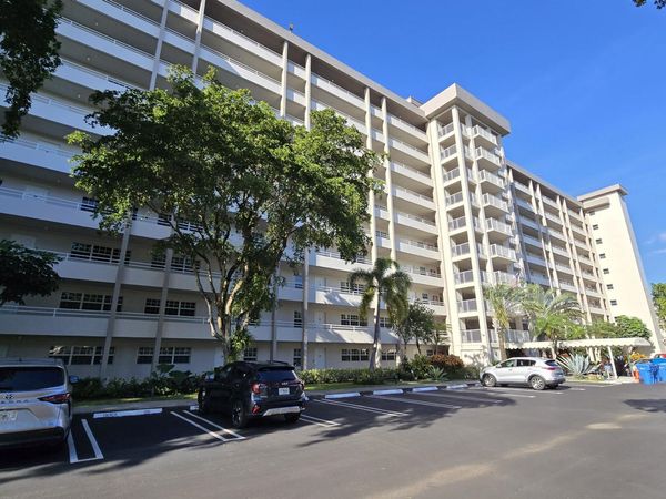 575 Oaks Lane, Unit 509, Pompano Beach, FL 33069