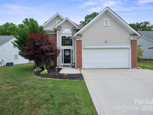 16337 Greybriar Forest Lane, Charlotte, NC 28278