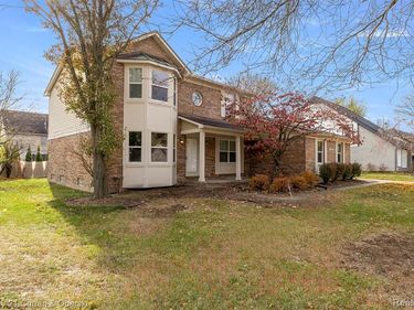 37829 Stableview Drive, Farmington, MI 48335