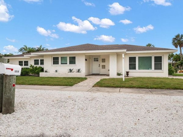 1018 BAY ESPLANADE, CLEARWATER BEACH, FL 33767