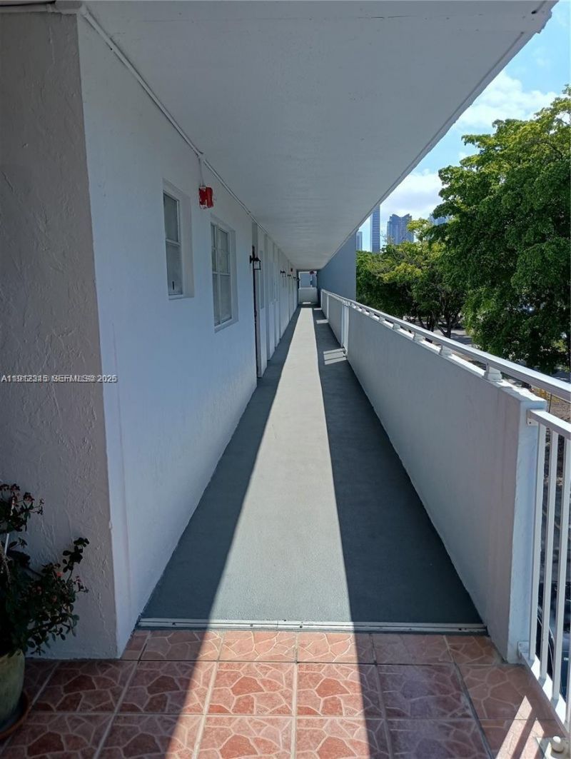 3551 NE 169th St, Unit 306, North Miami Beach, FL 33160 Photo