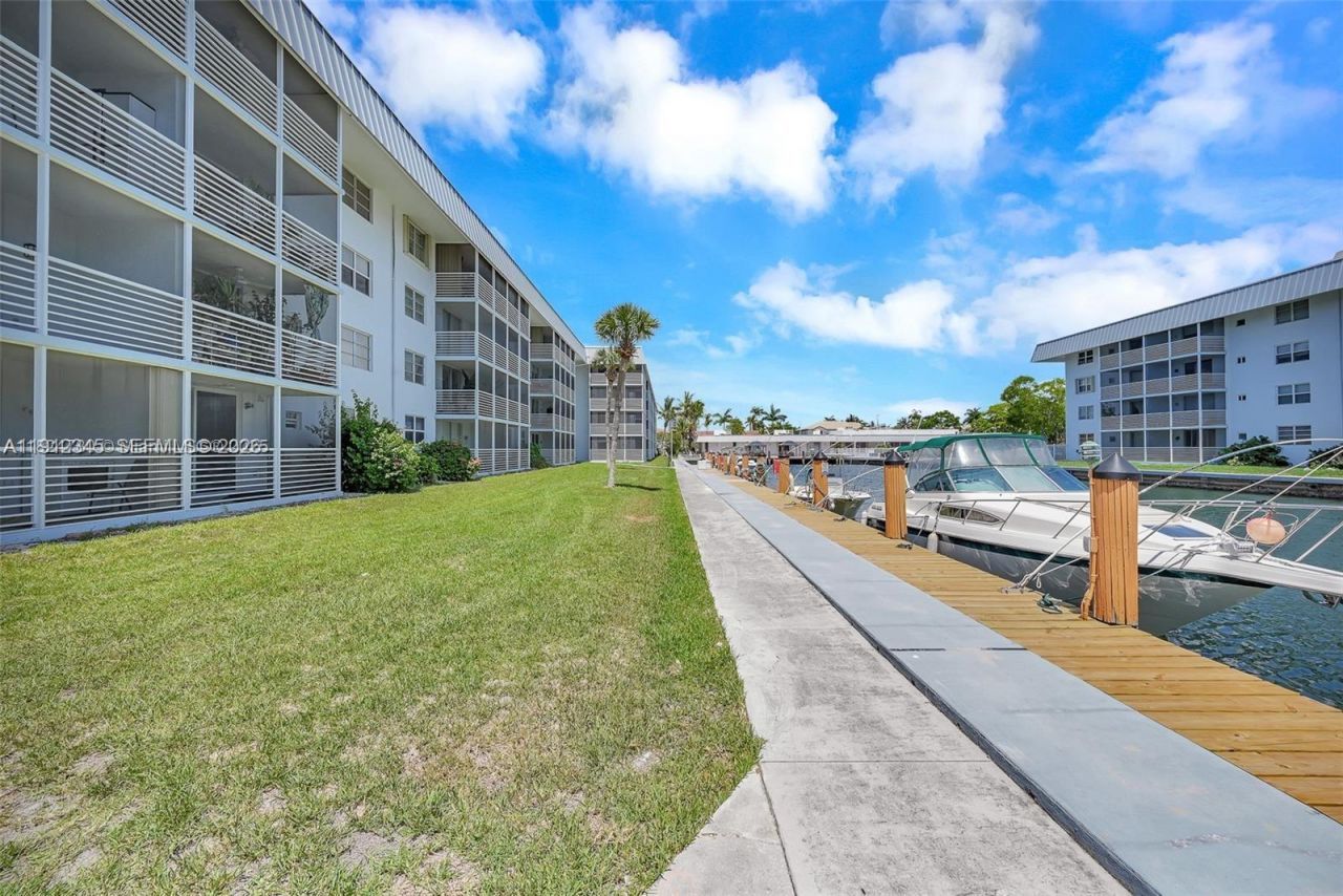 3551 NE 169th St, Unit 306, North Miami Beach, FL 33160 Photo