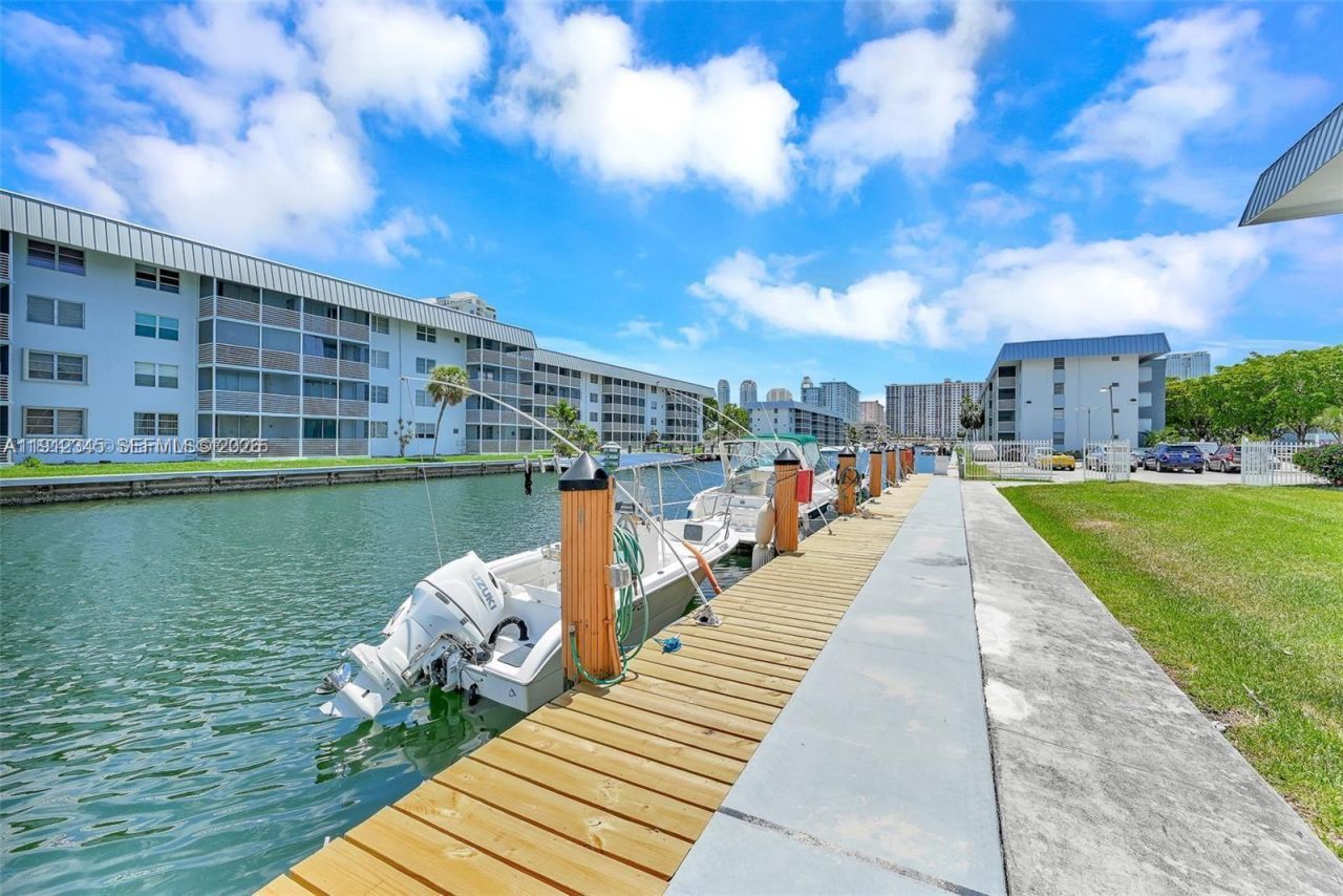 3551 NE 169th St, Unit 306, North Miami Beach, FL 33160 Photo