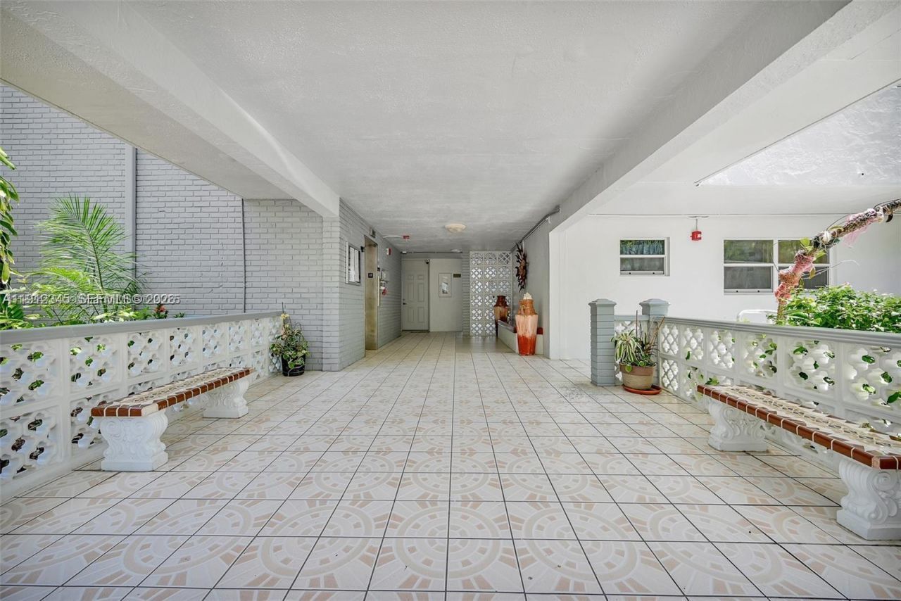 3551 NE 169th St, Unit 306, North Miami Beach, FL 33160 Photo
