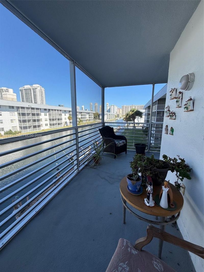 3551 NE 169th St, Unit 306, North Miami Beach, FL 33160 Photo