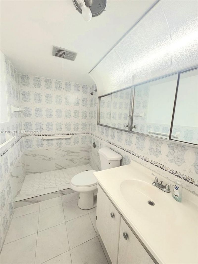 20120 NE 2nd Ave, Unit W27, Miami Gardens, FL 33179 Photo