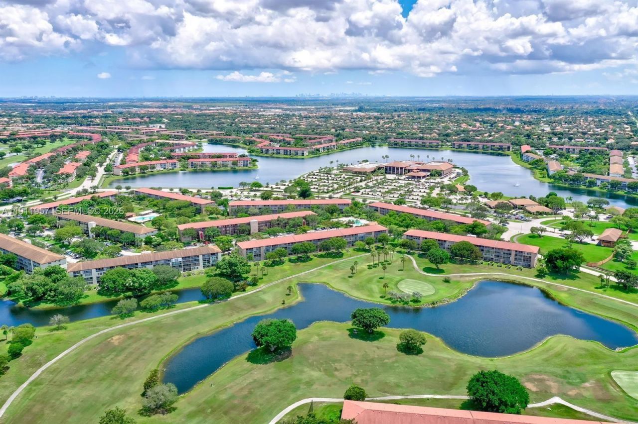 1400 SW 124th Ter, Unit 402Q, Pembroke Pines, FL 33027 Photo