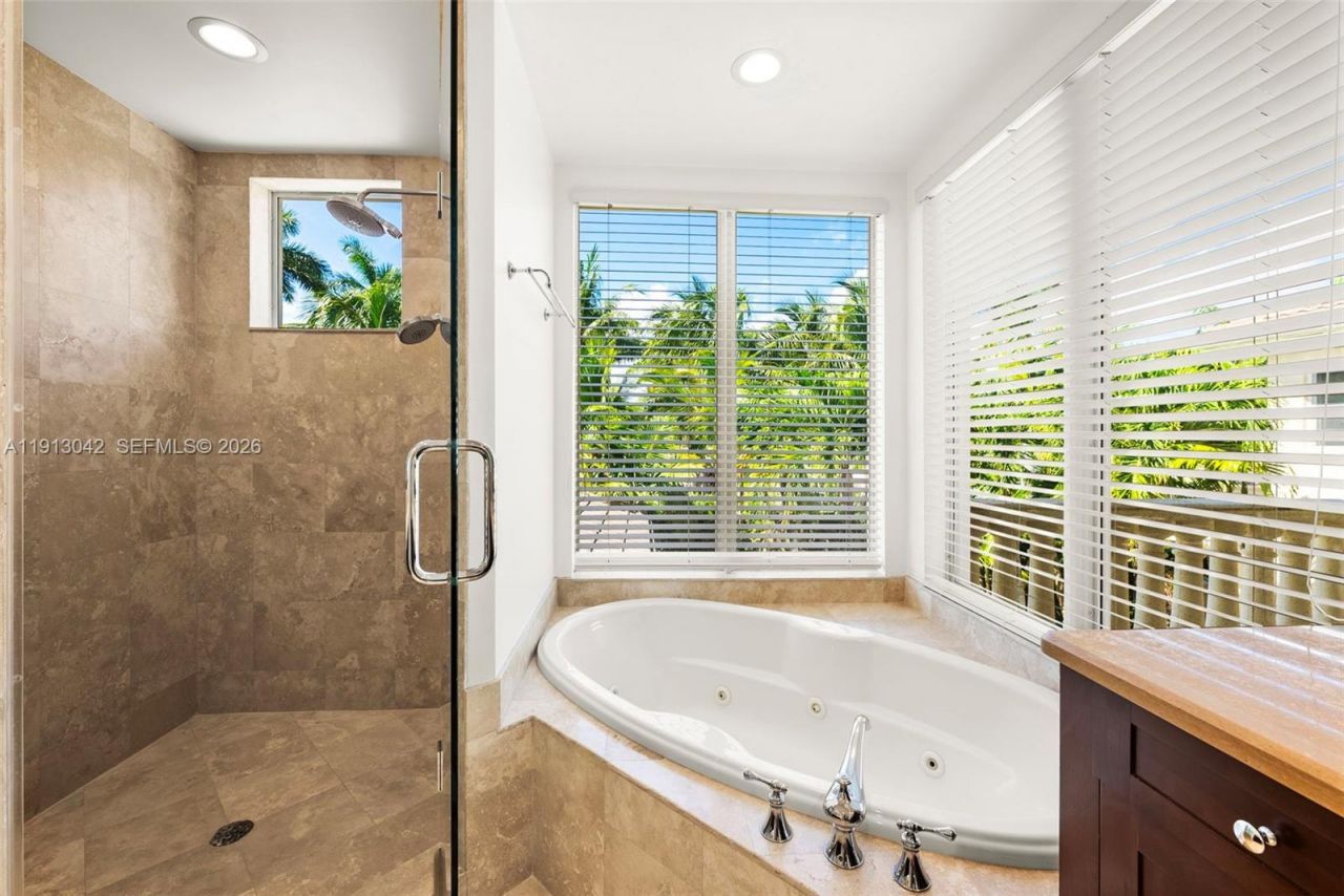 1295 Hatteras Ln, Hollywood, FL 33019 Photo