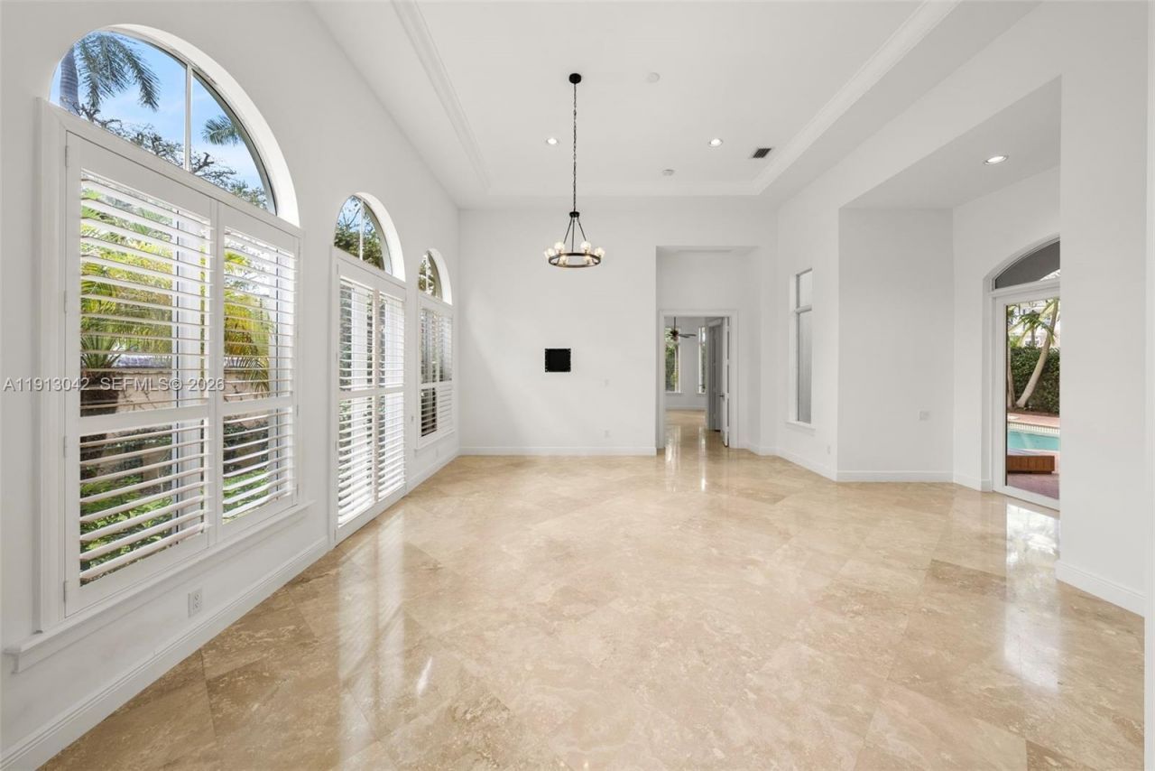 1295 Hatteras Ln, Hollywood, FL 33019 Photo