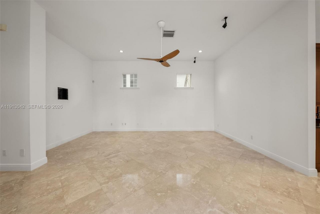 1295 Hatteras Ln, Hollywood, FL 33019 Photo