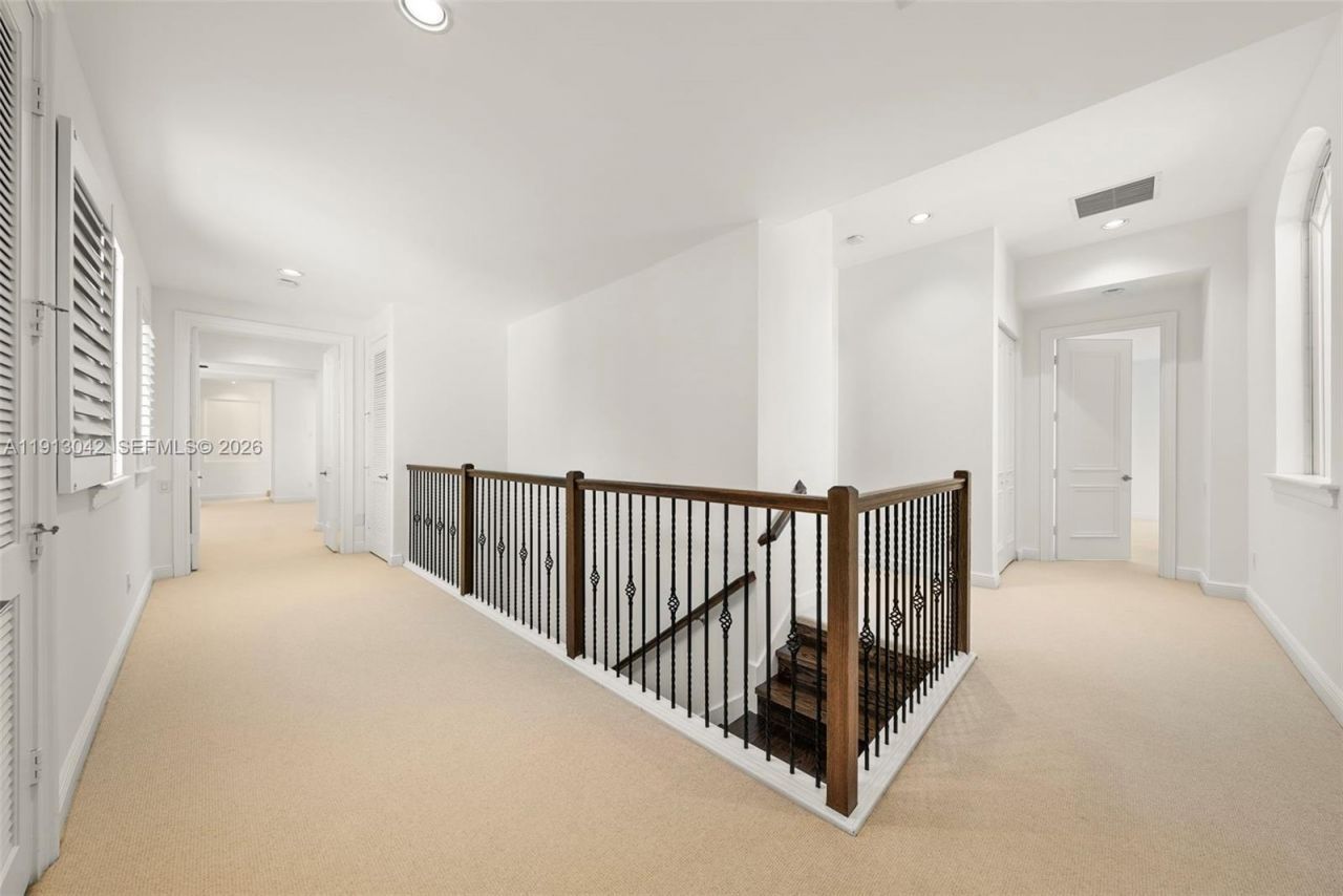 1295 Hatteras Ln, Hollywood, FL 33019 Photo