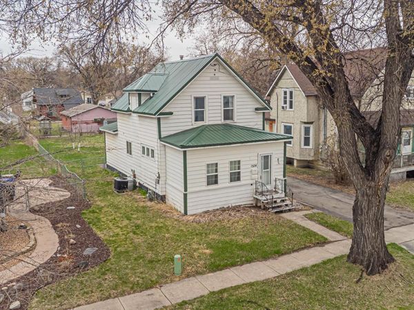 1524 1st Avenue S, Fargo, ND 58103