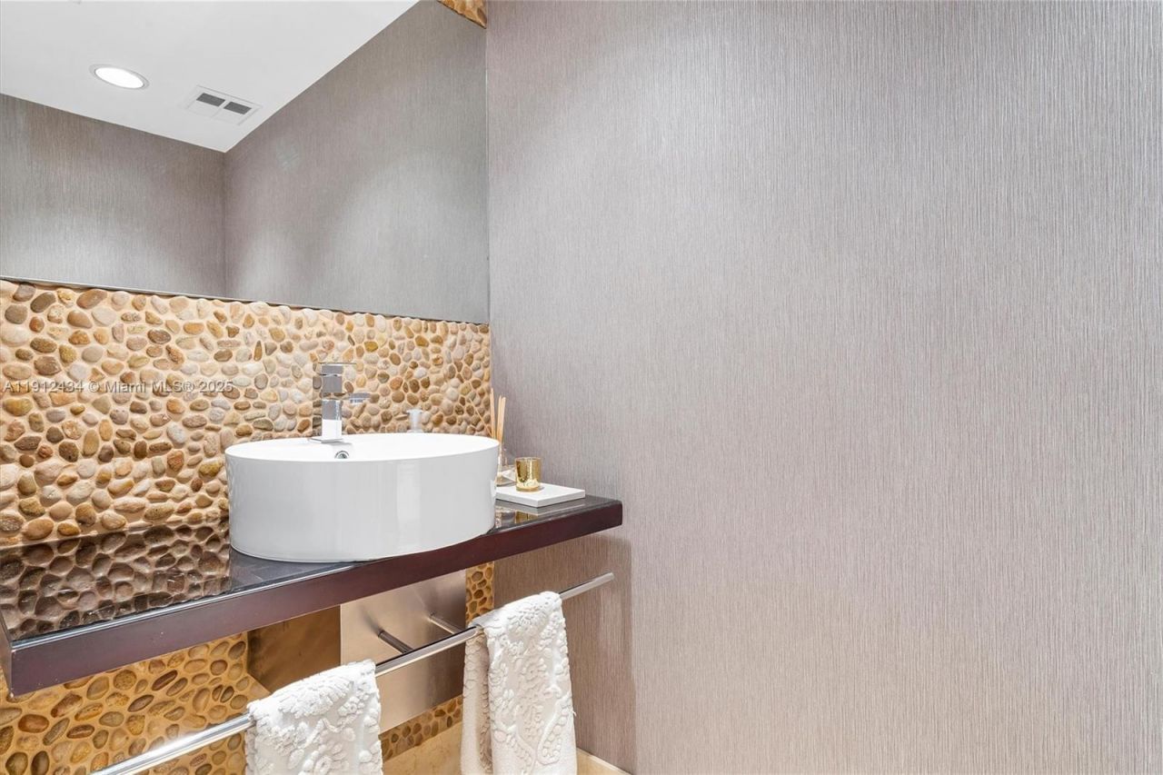 6000 Island Blvd, Unit 1007, Aventura, FL 33160 Photo