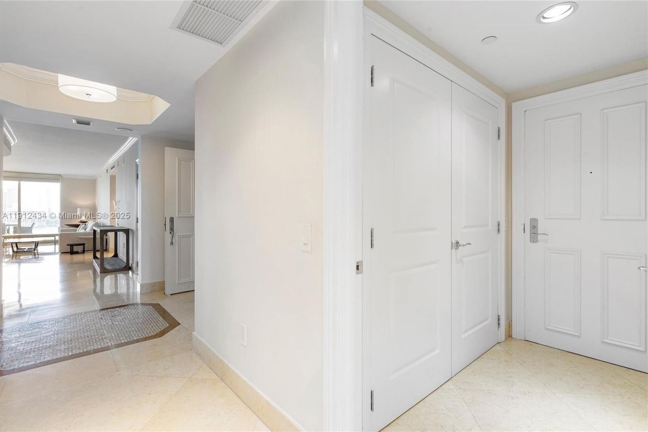 6000 Island Blvd, Unit 1007, Aventura, FL 33160 Photo