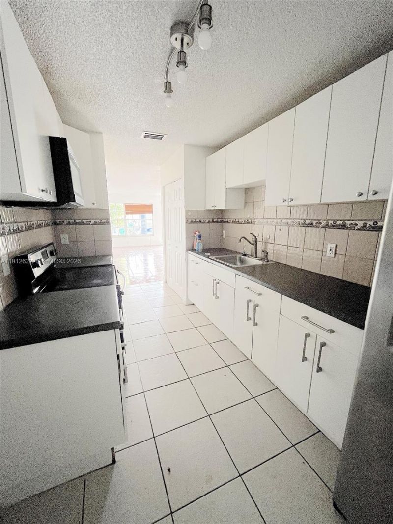 18240 NW 41st Pl, Unit 2, Miami Gardens, FL 33055 Photo
