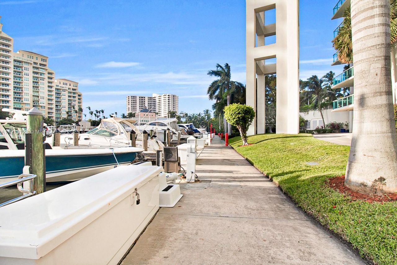 3370 Hidden Bay Dr, Unit 804, Aventura, FL 33180 Photo