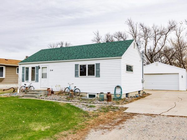 314 Nelson Drive, Horace, ND 58047