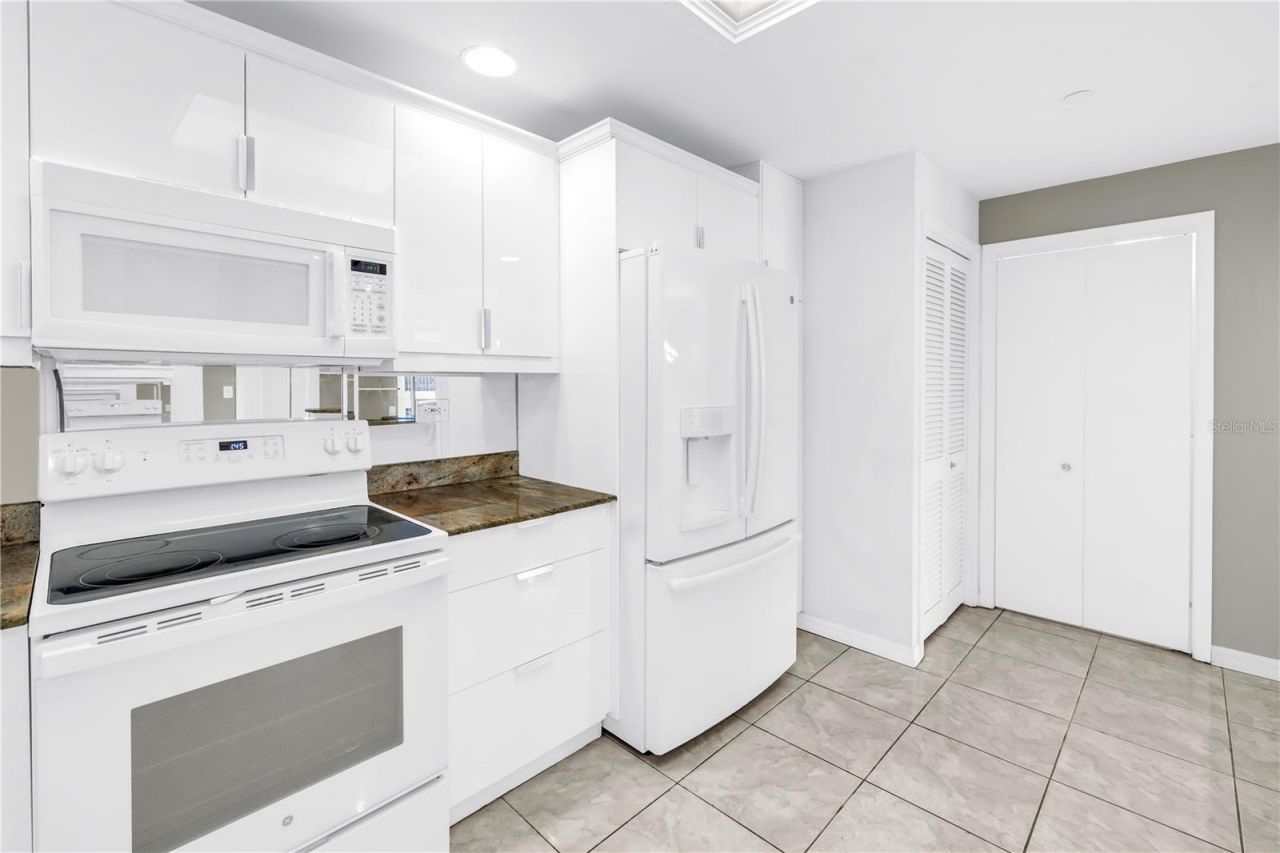 1 Beach Drive Se, Unit 810, Saint Petersburg, FL 33701 Photo