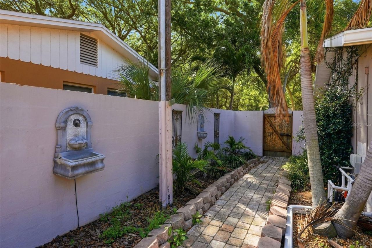 8235 39th Avenue N, Saint Petersburg, FL 33709 Photo