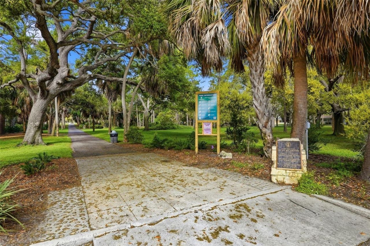 8235 39th Avenue N, Saint Petersburg, FL 33709 Photo