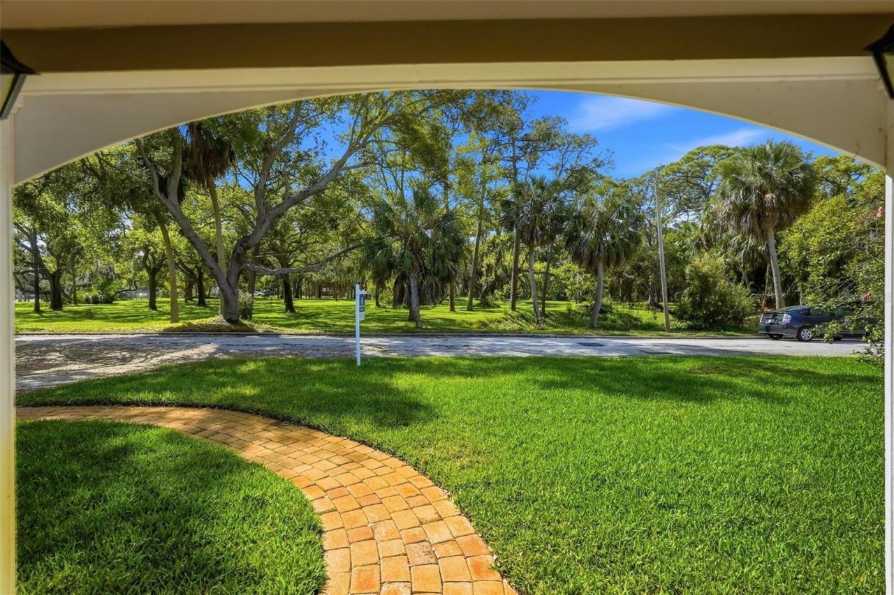 8235 39th Avenue N, Saint Petersburg, FL 33709 Photo