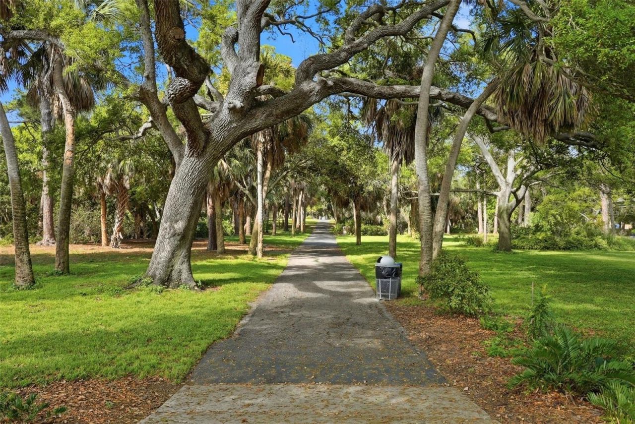 8235 39th Avenue N, Saint Petersburg, FL 33709 Photo