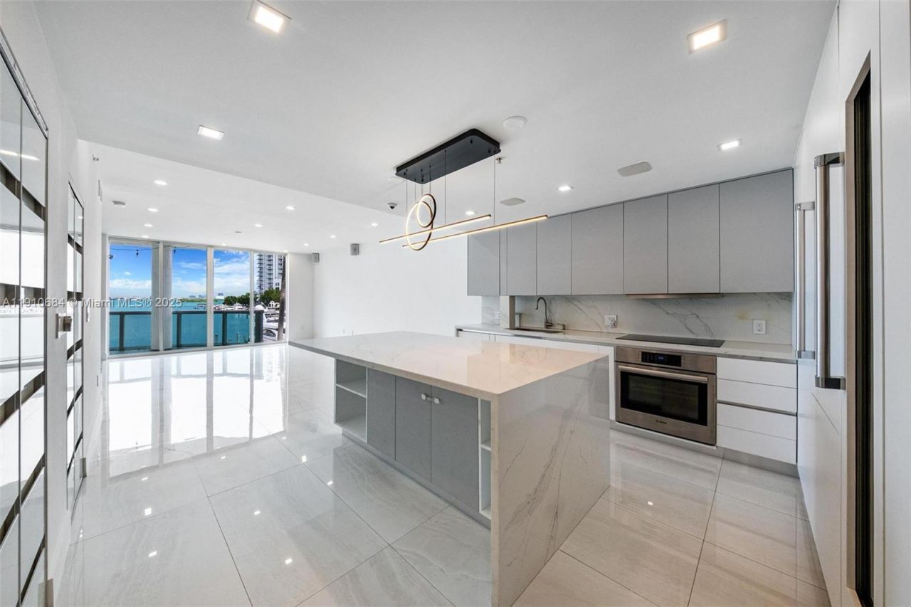 7918 Harbour Island Dr, Unit 207, North Bay Village, FL 33141 Photo