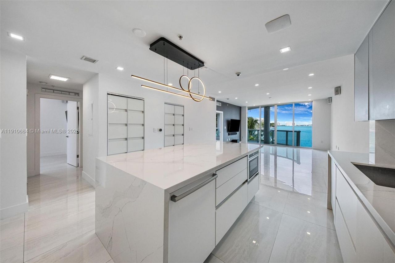 7918 Harbour Island Dr, Unit 207, North Bay Village, FL 33141 Photo