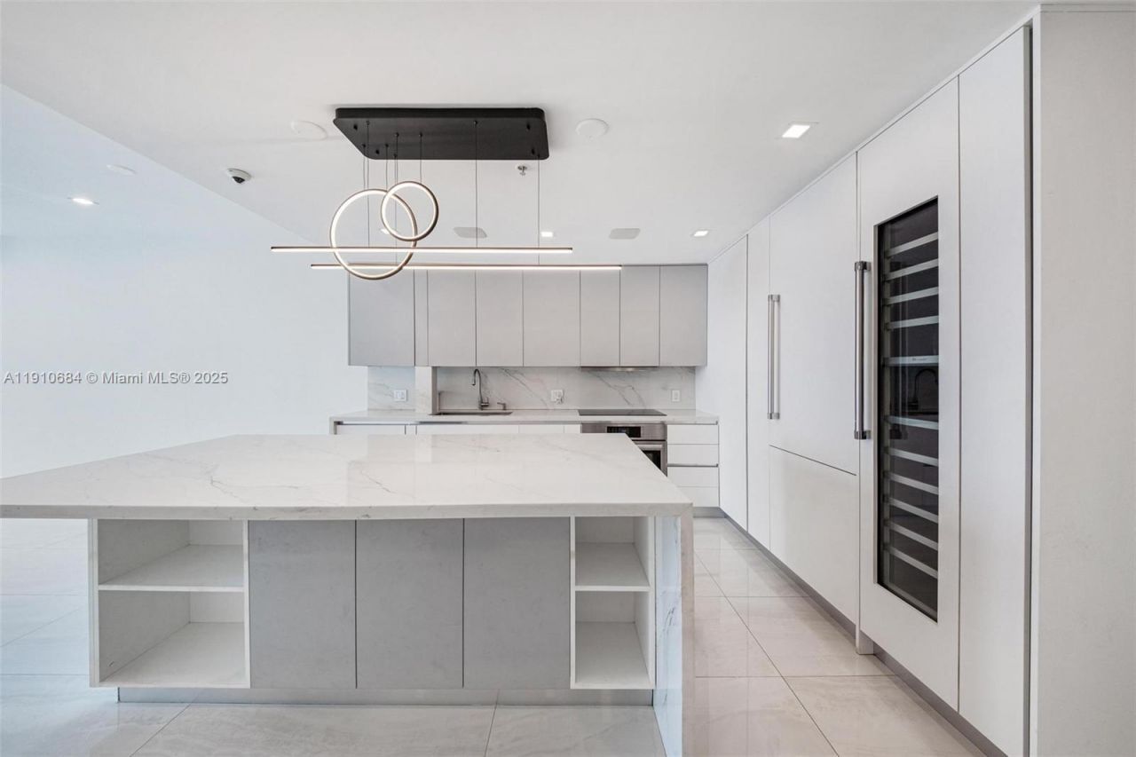 7918 Harbour Island Dr, Unit 207, North Bay Village, FL 33141 Photo